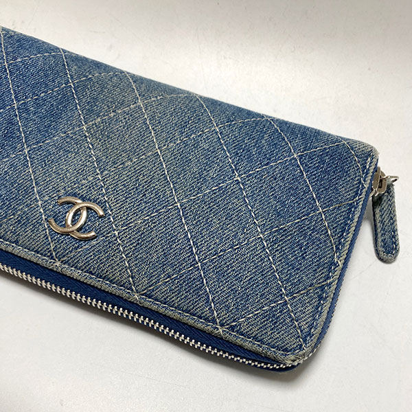 シャネル デニム財布 メンテナンス前：全体の色褪せと変色