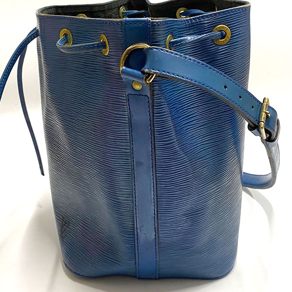 ルイ ヴィトン エピ バッグ 修理前:全体的な色落ちと変色が目立つブルーのノエ