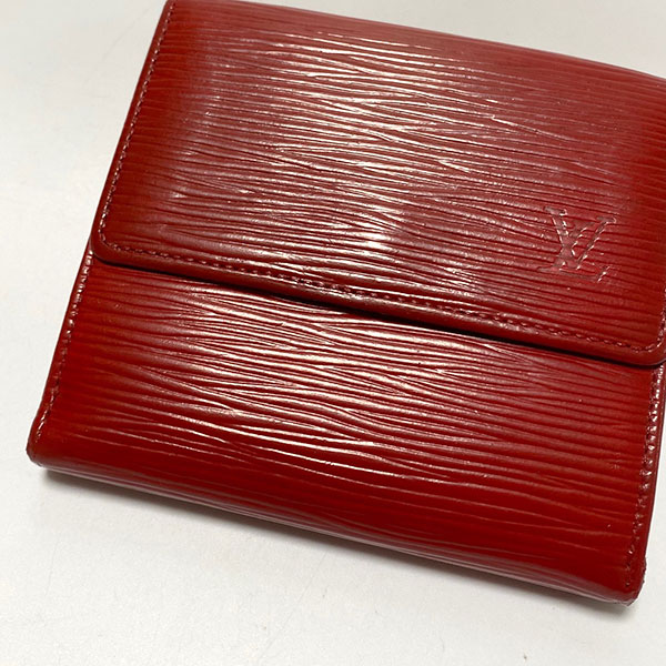 ルイ ヴィトン エピ 財布 染め直し後:角の擦れと黒ずみを補修し綺麗に発色した状態