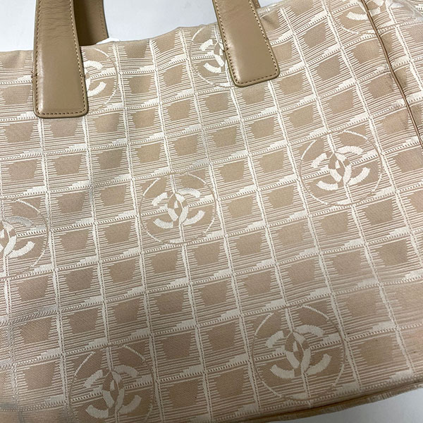 シャネル トラベルライン クリーニング後：オレンジのシミを綺麗に除去した状態