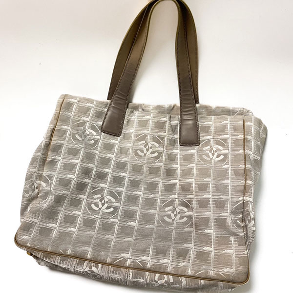 シャネル トラベルライン ベージュ：深刻な汚れと擦れが目立つ修理前