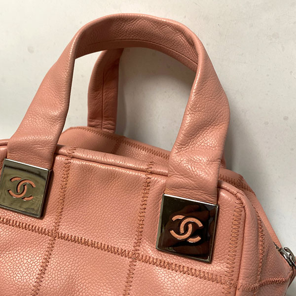 シャネル チョコバー キャビアスキン 染め直し後：黒ずみが消え、ピンクが蘇った状態