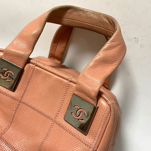 シャネル チョコバー キャビアスキン 修理前：持ち手の黒ずみと退色の状態