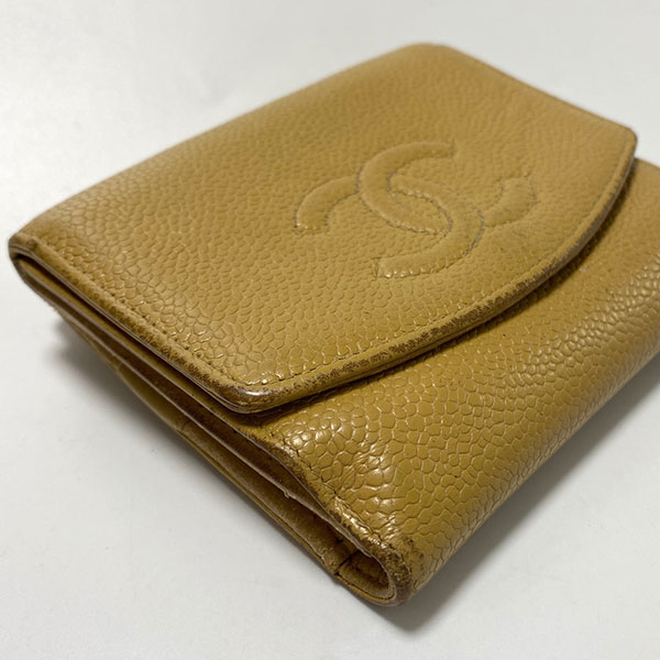 シャネル キャビアスキン 財布 修理前 角の擦れと全体の色あせ