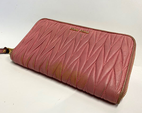 ミュウ ミュウ 財布 修理・染め直し施工前（Before）